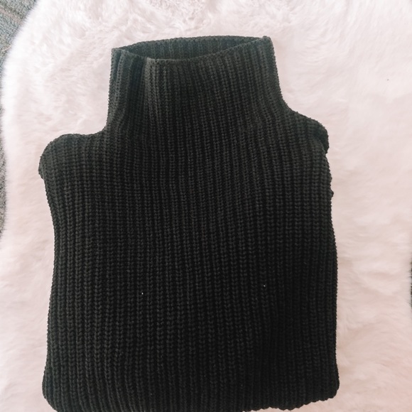 American Eagle Black Turtleneck Sweater!! - Picture 3 of 10